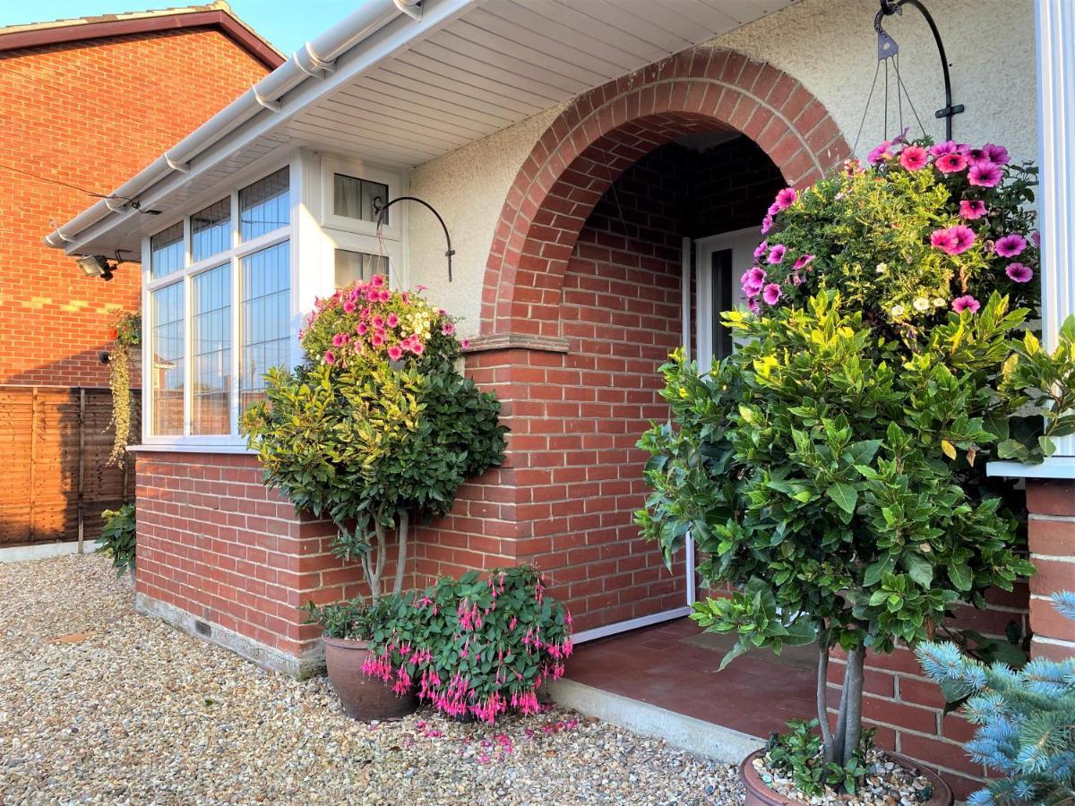 En-Suite Nook Near Forest & Sea, Super Value With Fridge, Microwave And Tv Lymington Exterior foto