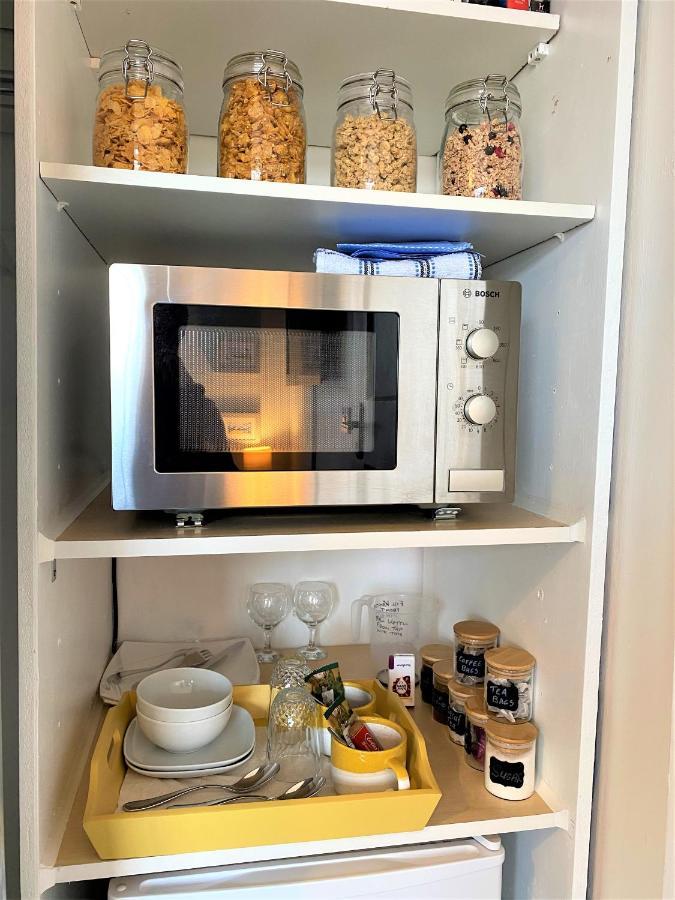 En-Suite Nook Near Forest & Sea, Super Value With Fridge, Microwave And Tv Lymington Exterior foto